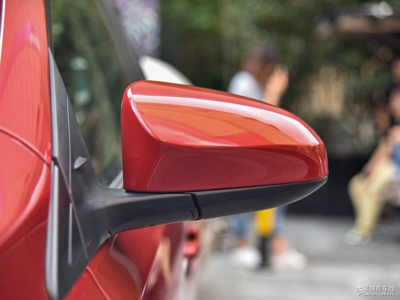 珊瑚紅YARiS L 致炫車身外觀圖片