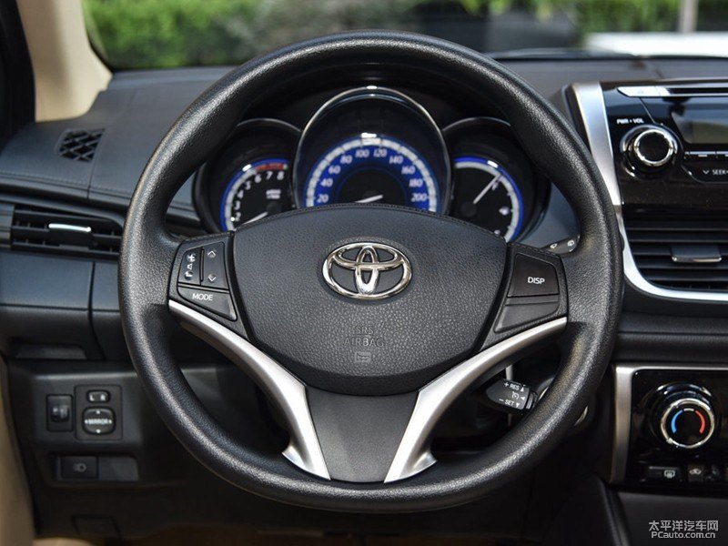 珊瑚紅YARiS L 致炫中控內(nèi)飾圖片