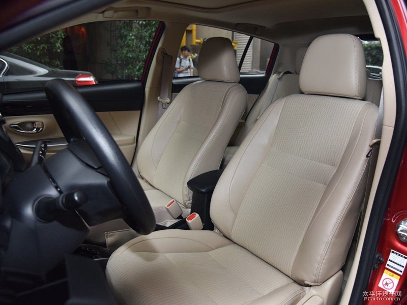 珊瑚紅YARiS L 致炫座椅內(nèi)飾圖片
