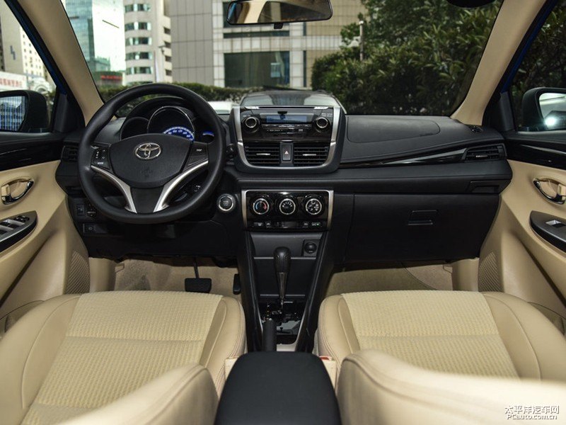 極光藍(lán)YARiS L 致炫中控內(nèi)飾圖片