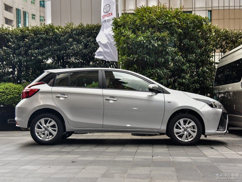 水晶銀YARiS L 致炫整車外觀外觀圖片