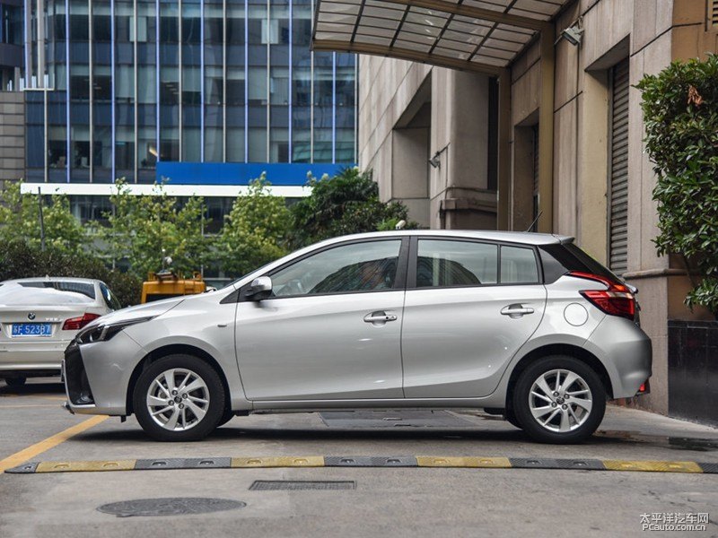 水晶銀YARiS L 致炫整車外觀外觀圖片
