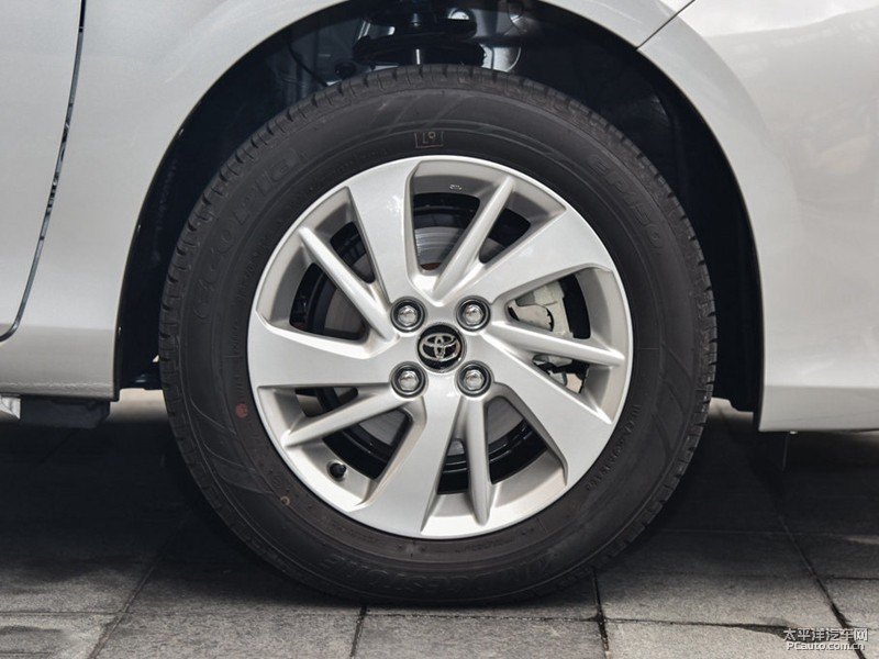 水晶銀YARiS L 致炫車身外觀圖片