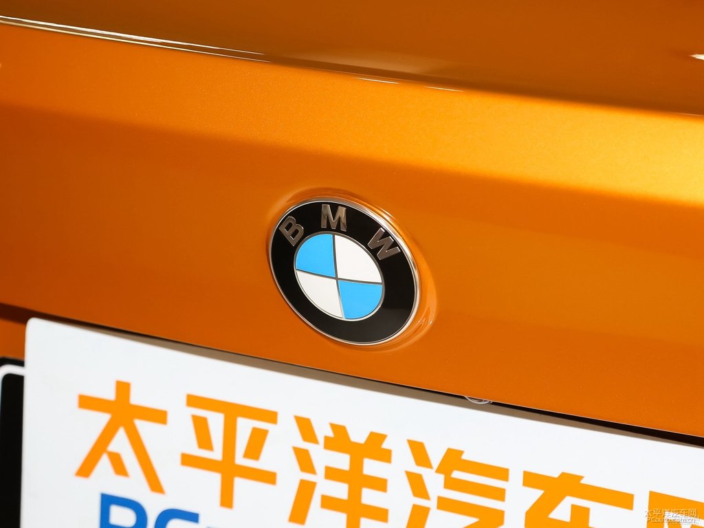 曙光金寶馬1系車尾外觀圖片