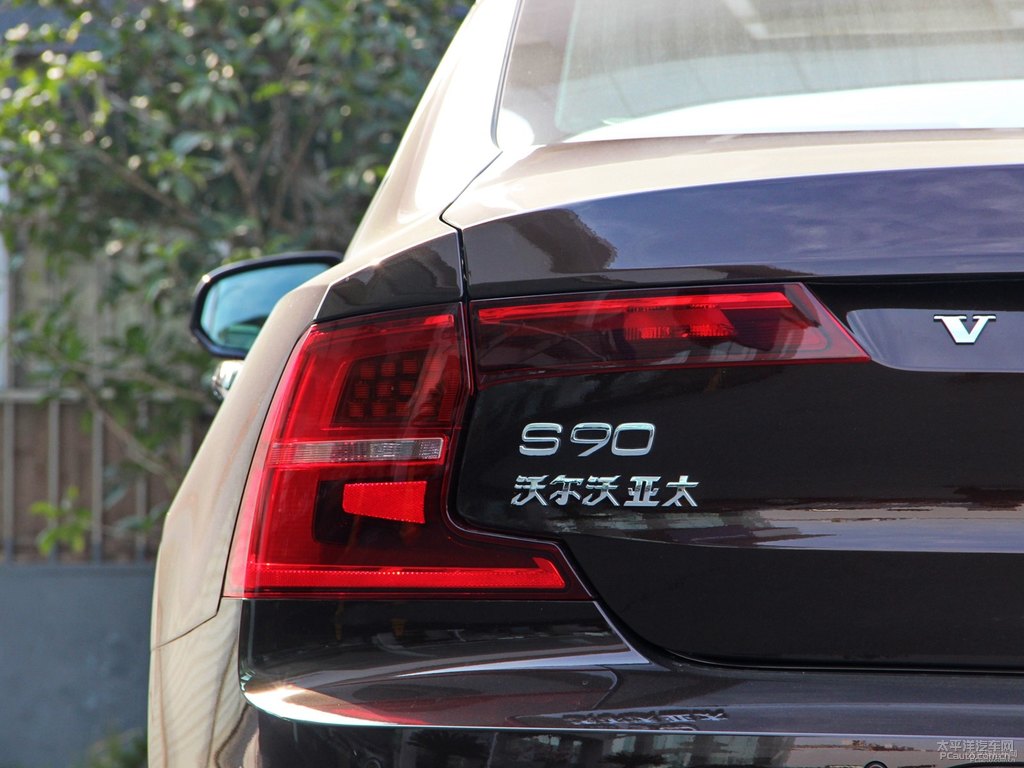 楓木棕沃爾沃S90車尾外觀圖片