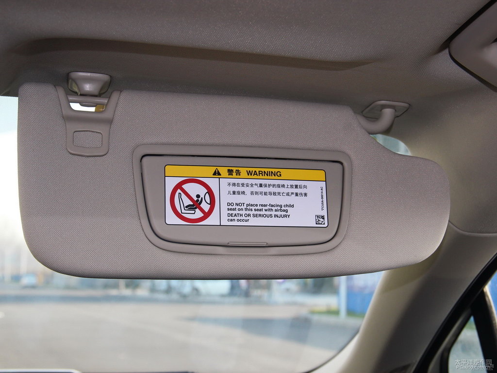 鉑鉆白蒙迪歐車廂內(nèi)飾圖片