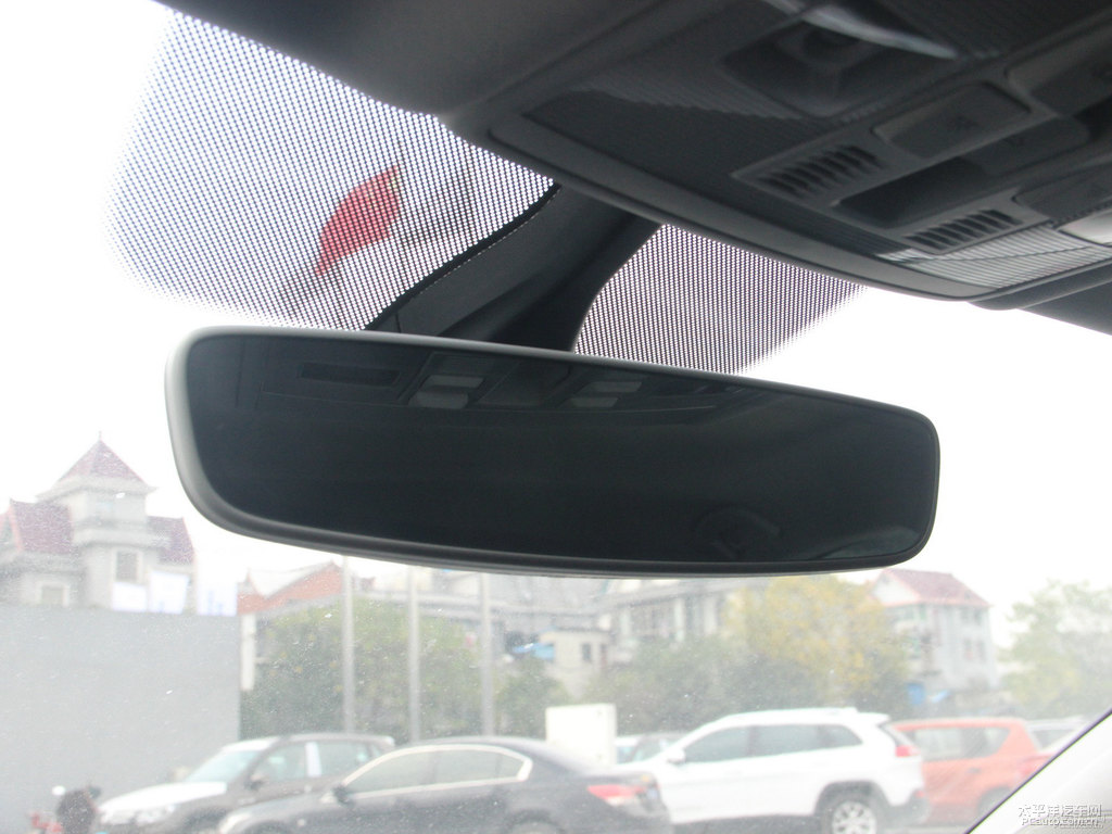 摩登棕凌渡車廂內(nèi)飾圖片