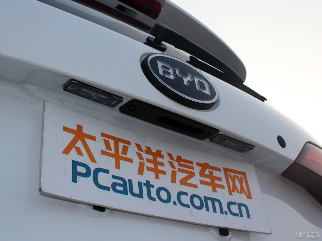 至酷黑白(雙色)宋車尾外觀圖片