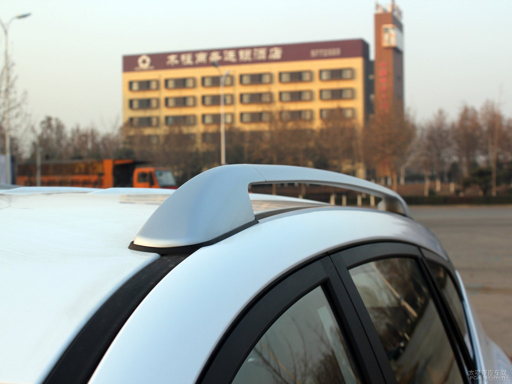 至酷黑白(雙色)宋車身外觀圖片