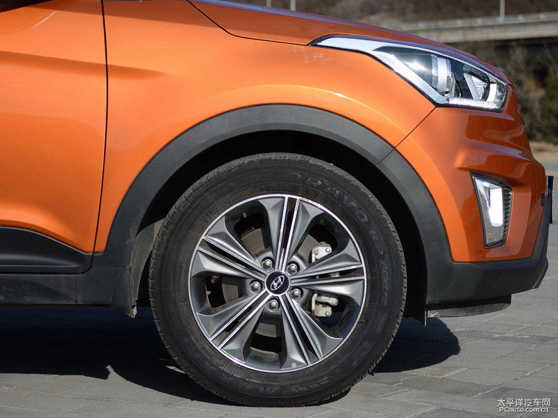 活力橙北京現(xiàn)代ix25車(chē)身外觀(guān)圖片