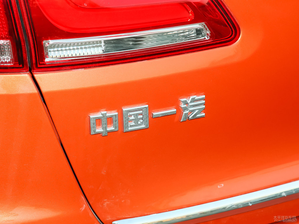 熱力橙奔騰X40車尾外觀圖片