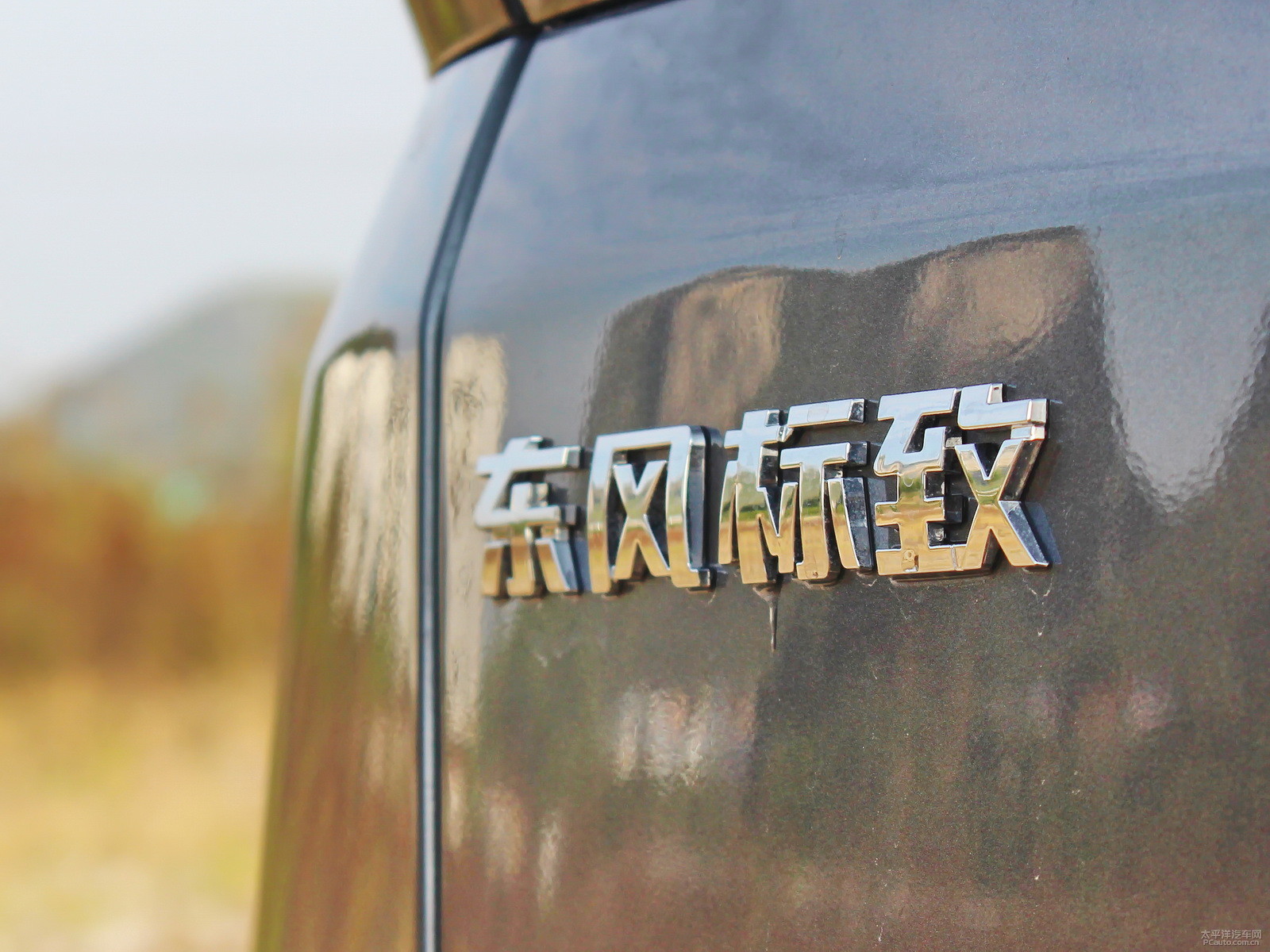 標(biāo)致4008外觀高清大圖
