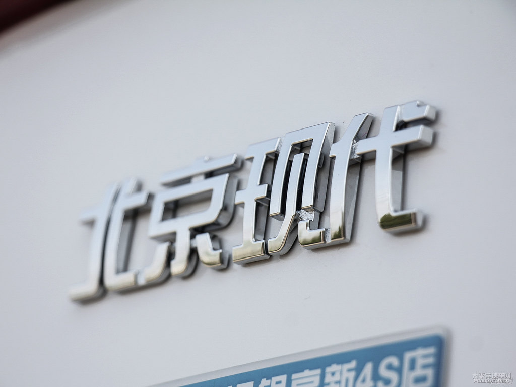 水晶白勝達車尾外觀圖片