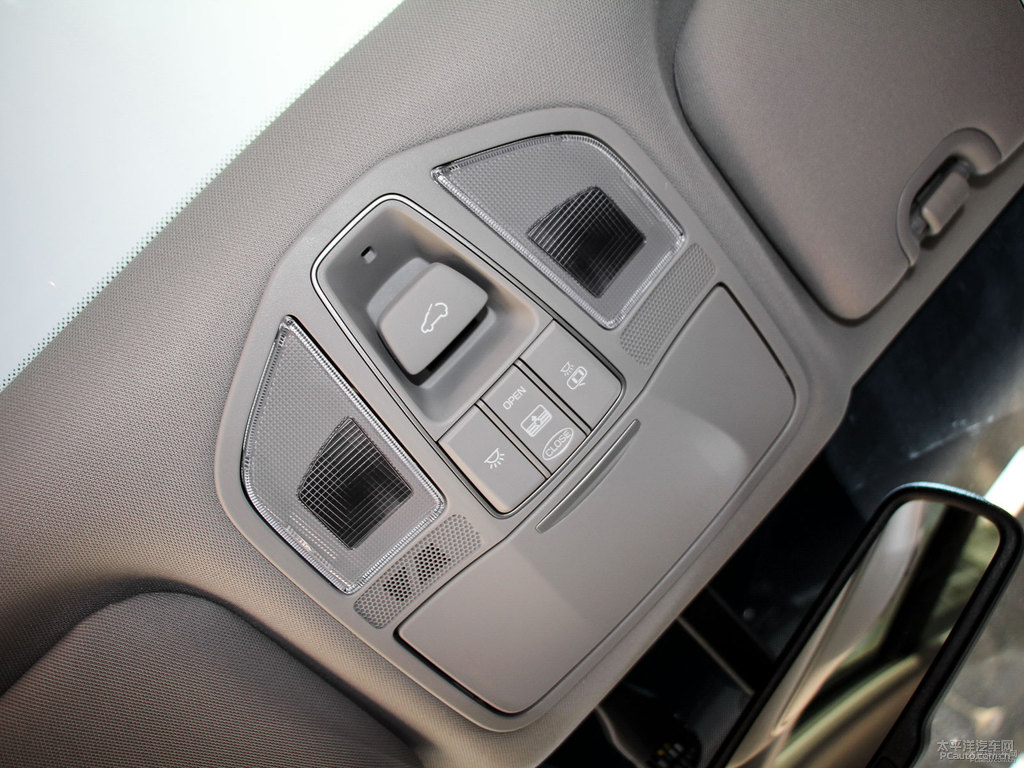水晶白勝達(dá)車廂內(nèi)飾圖片