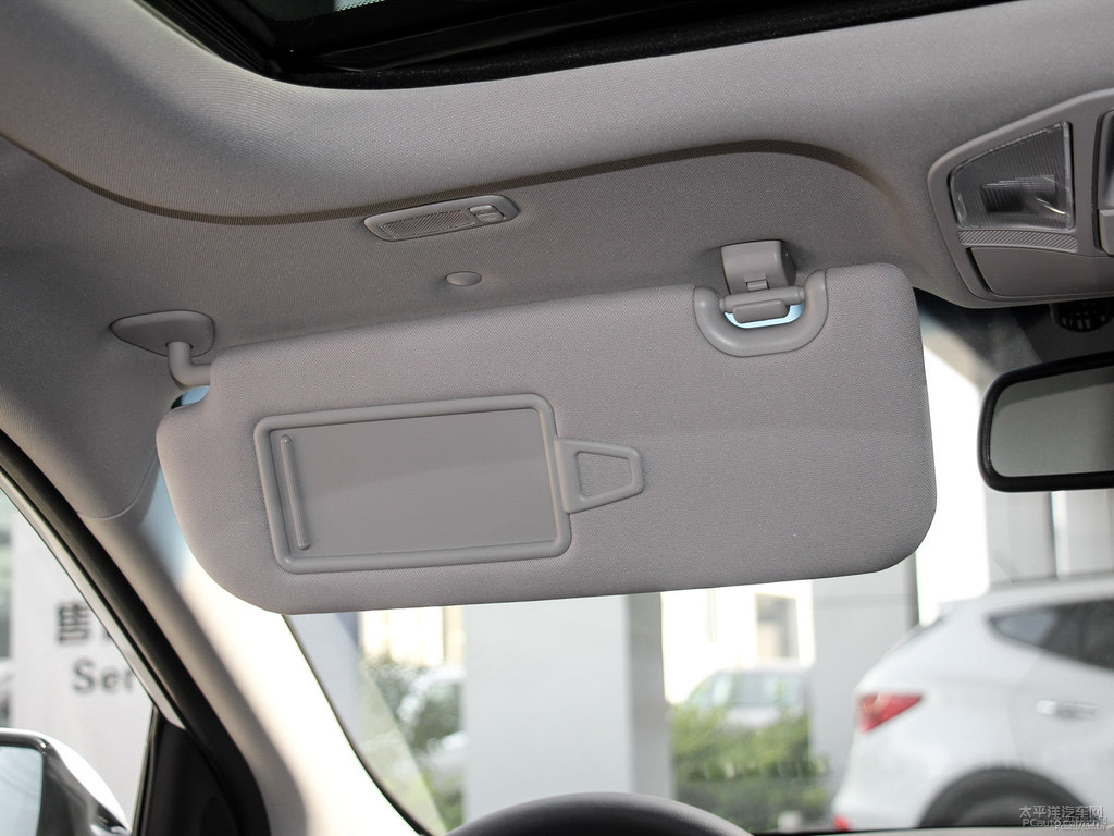 水晶白勝達(dá)車廂內(nèi)飾圖片
