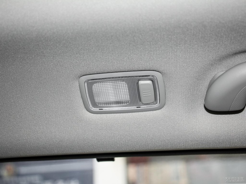 水晶白勝達車廂內(nèi)飾圖片