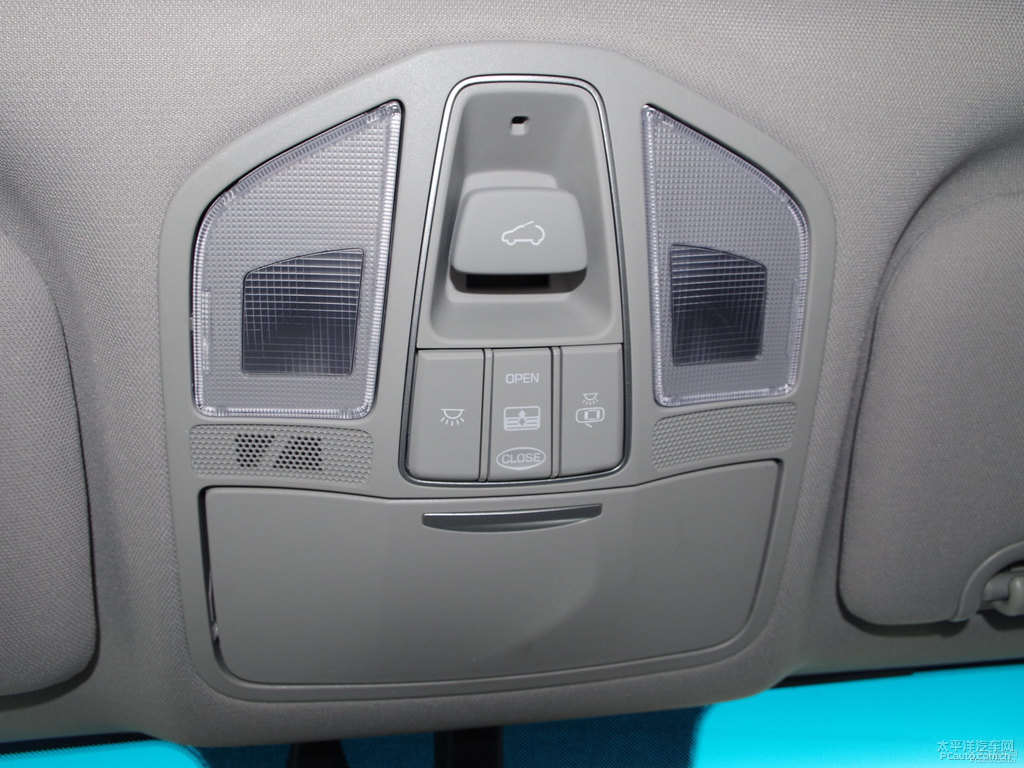 水晶白勝達車廂內(nèi)飾圖片