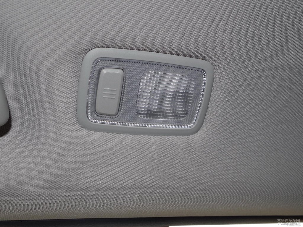 水晶白勝達(dá)車廂內(nèi)飾圖片