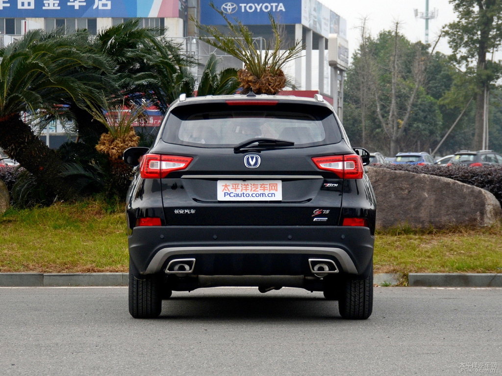 閃光尊貴黑長安CS75整車外觀外觀圖片