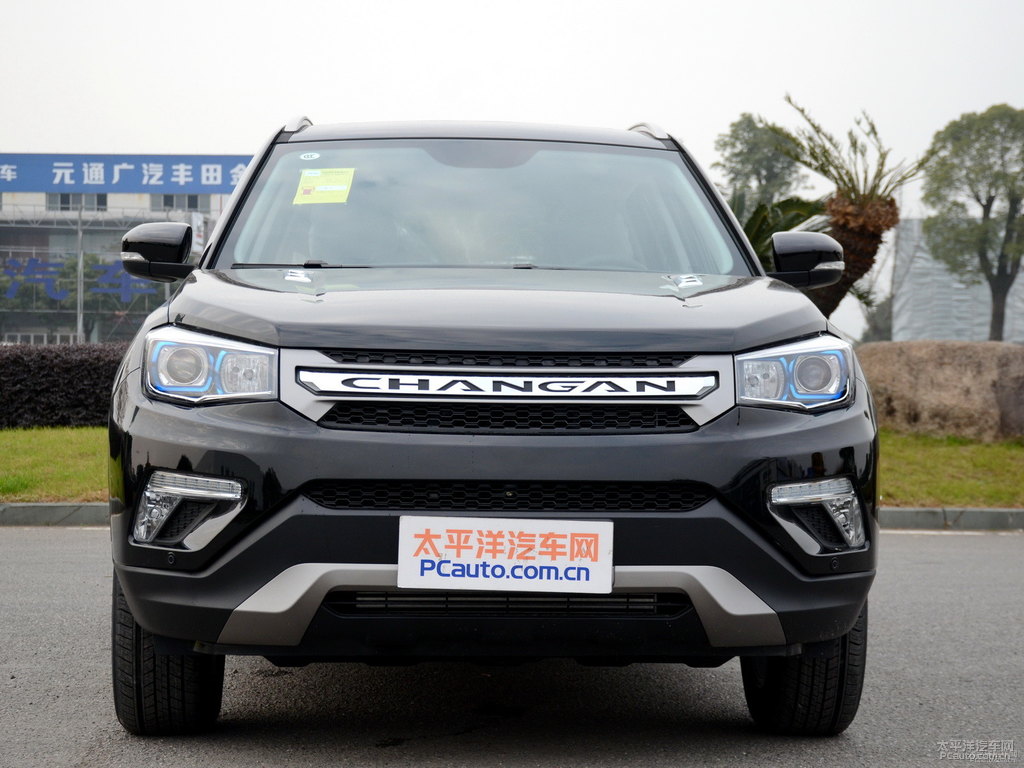 閃光尊貴黑長安CS75車頭外觀圖片