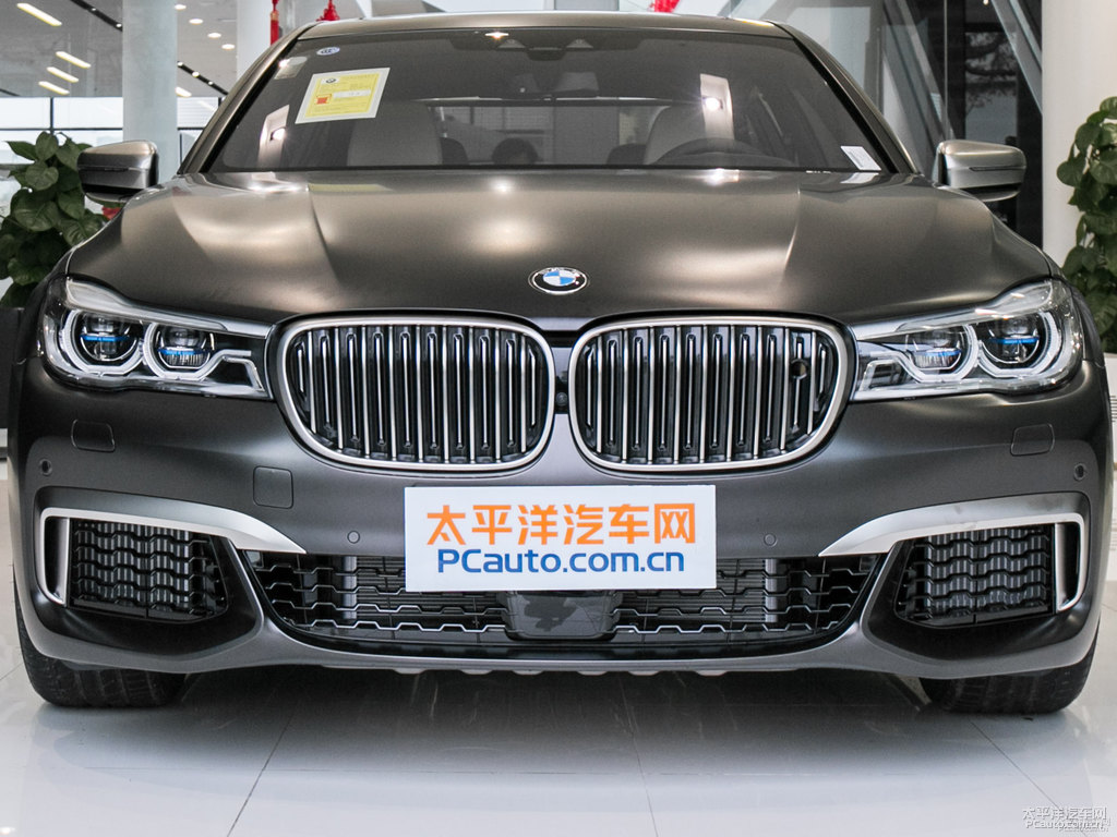 炭黑寶馬7系車頭外觀圖片