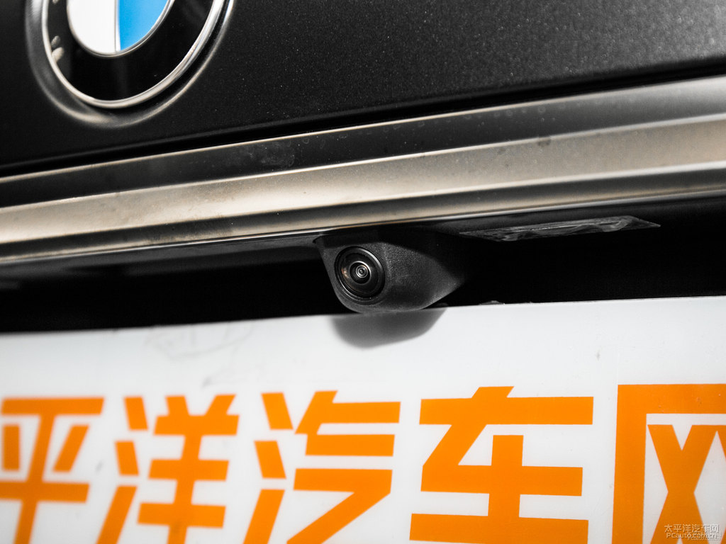 炭黑寶馬7系車尾外觀圖片