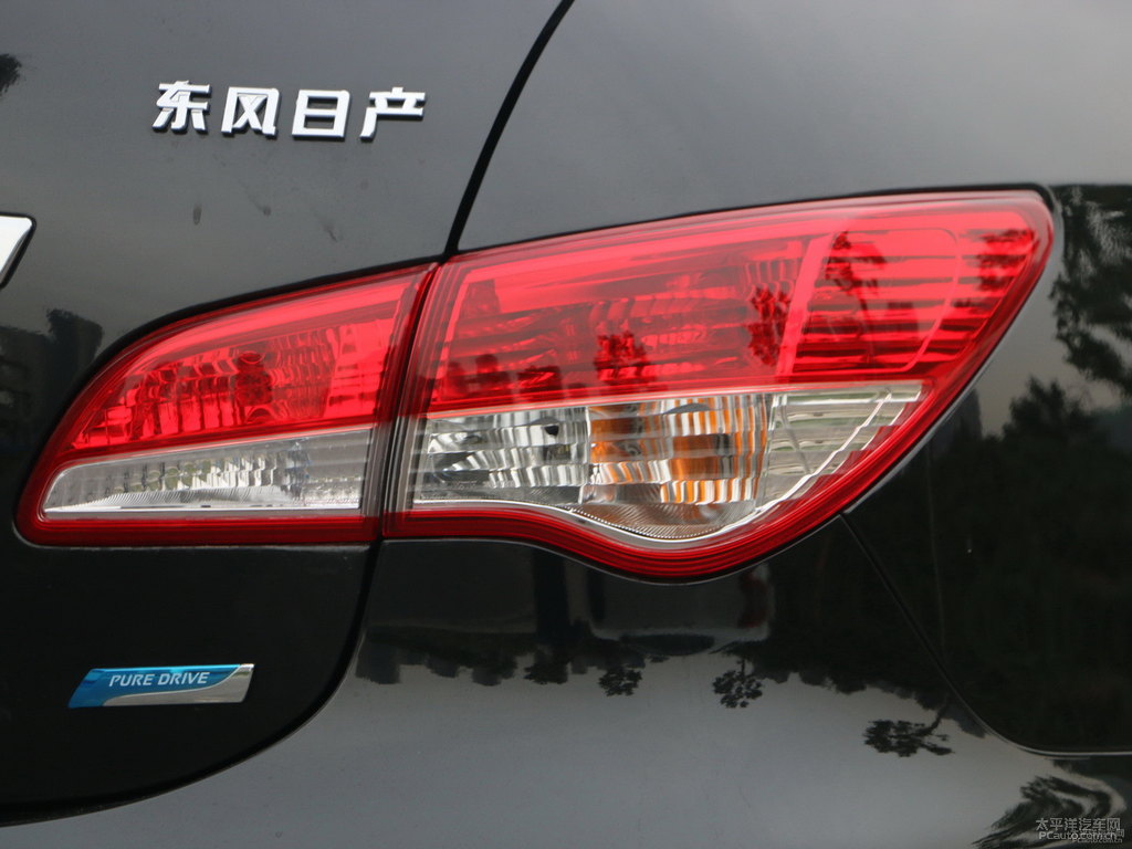 曜石黑軒逸車(chē)尾外觀圖片