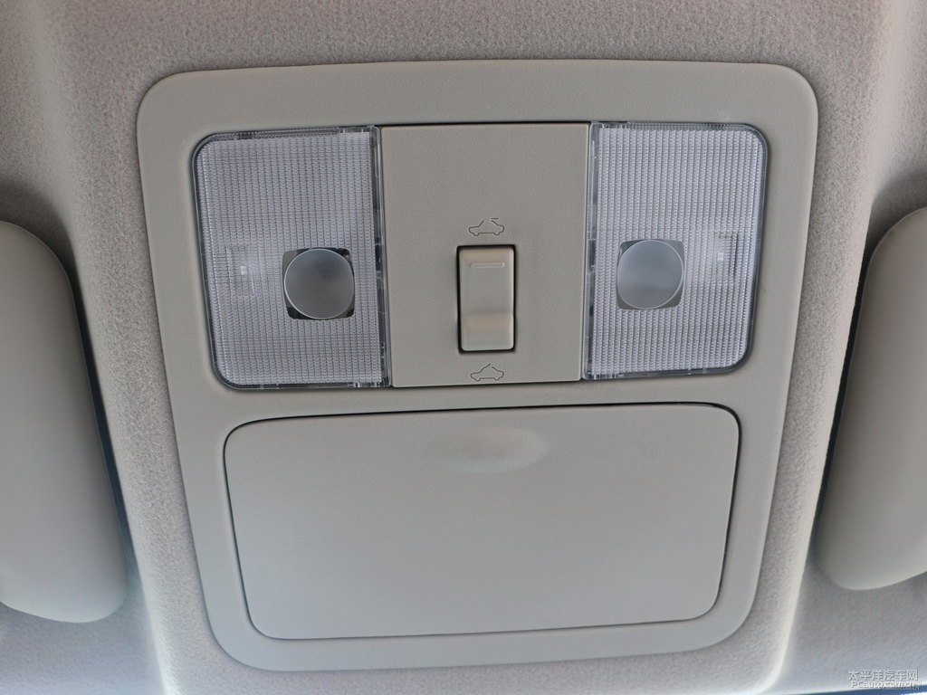 象牙白軒逸車廂內(nèi)飾圖片
