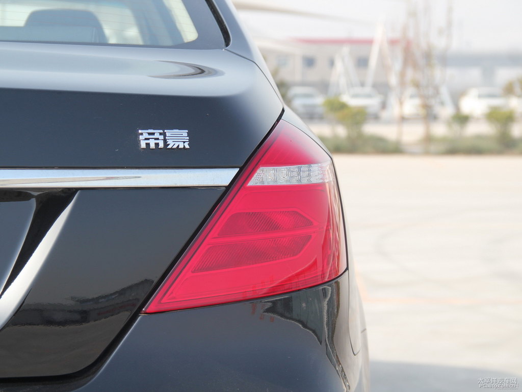 墨玉黑新帝豪車尾外觀圖片