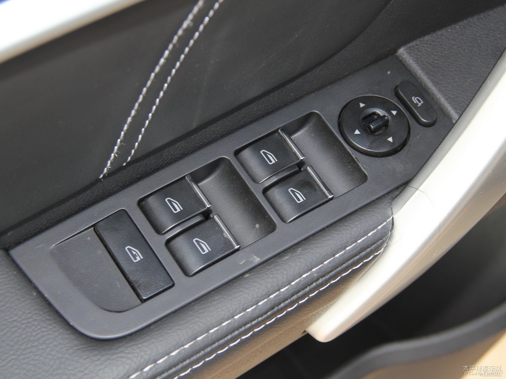 墨玉黑新帝豪車廂內(nèi)飾圖片