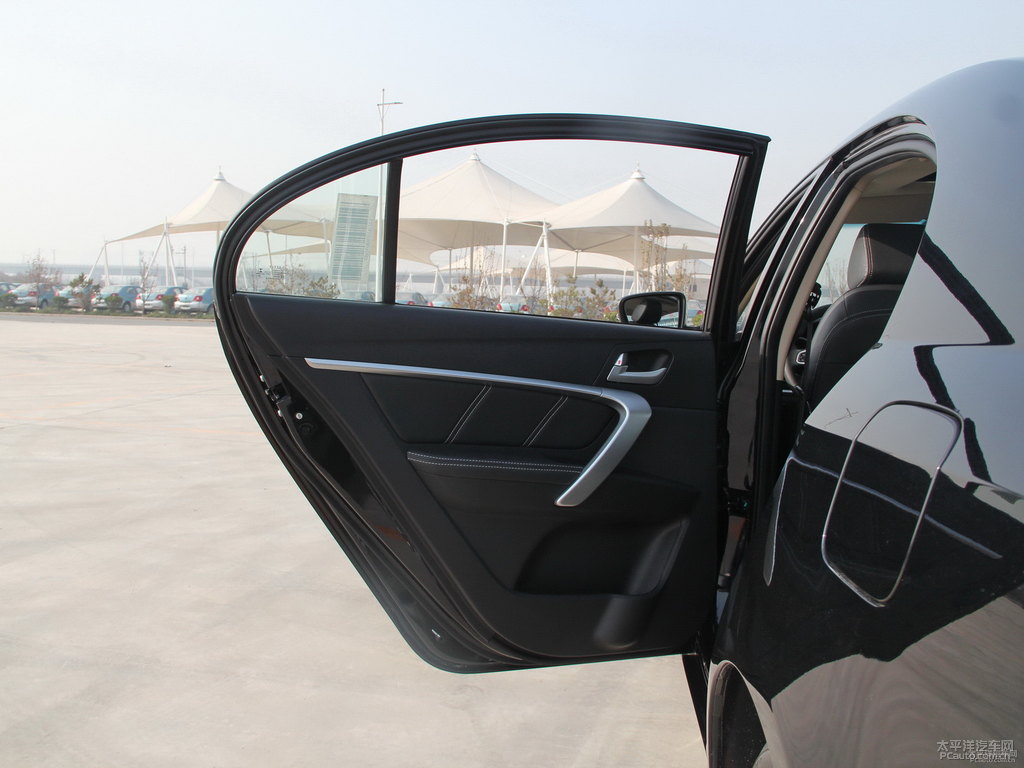 墨玉黑新帝豪車廂內(nèi)飾圖片