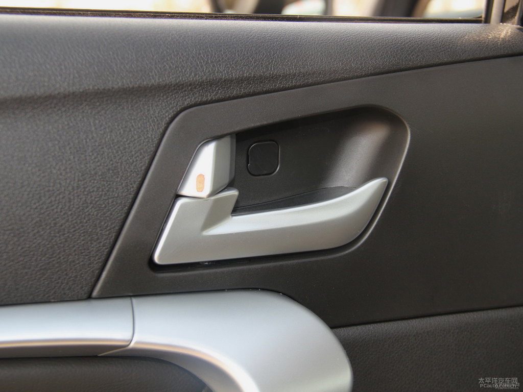 墨玉黑新帝豪車廂內(nèi)飾圖片