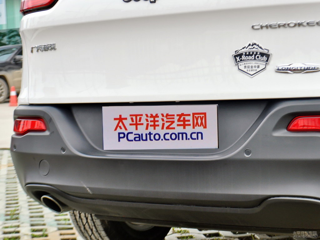 皓白自由光車尾外觀圖片