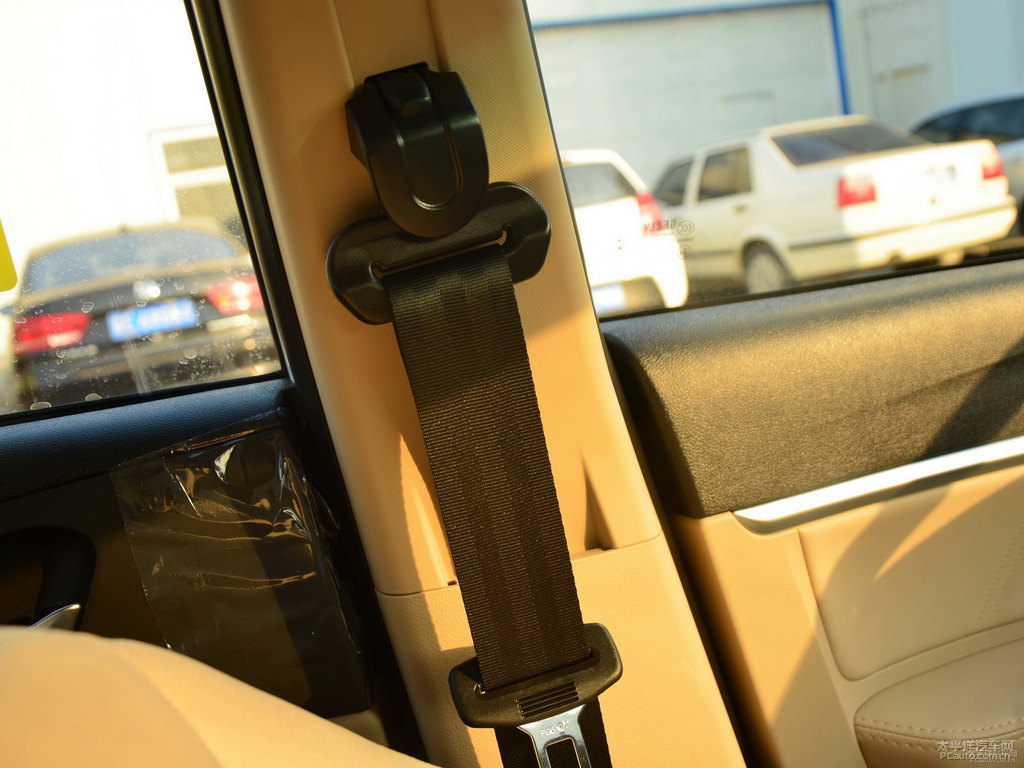冰晶白新帝豪車廂內(nèi)飾圖片