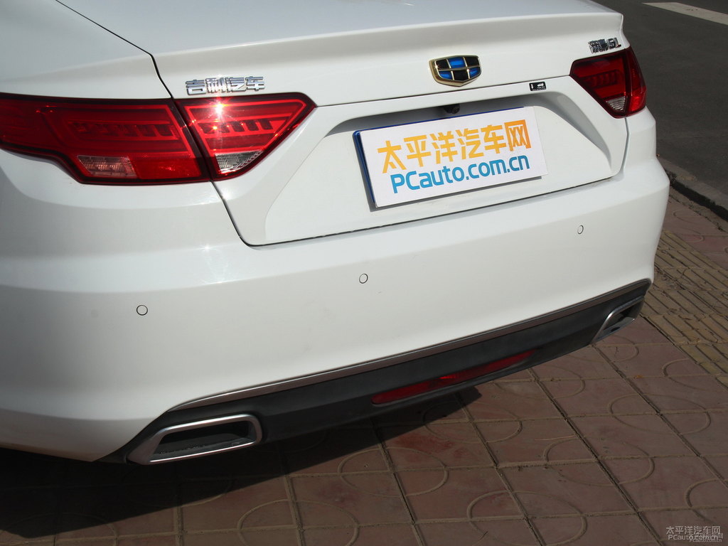 冰晶白帝豪GL車尾外觀圖片