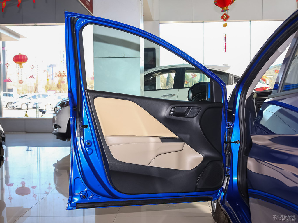 海洋藍(lán)鋒范車廂內(nèi)飾圖片