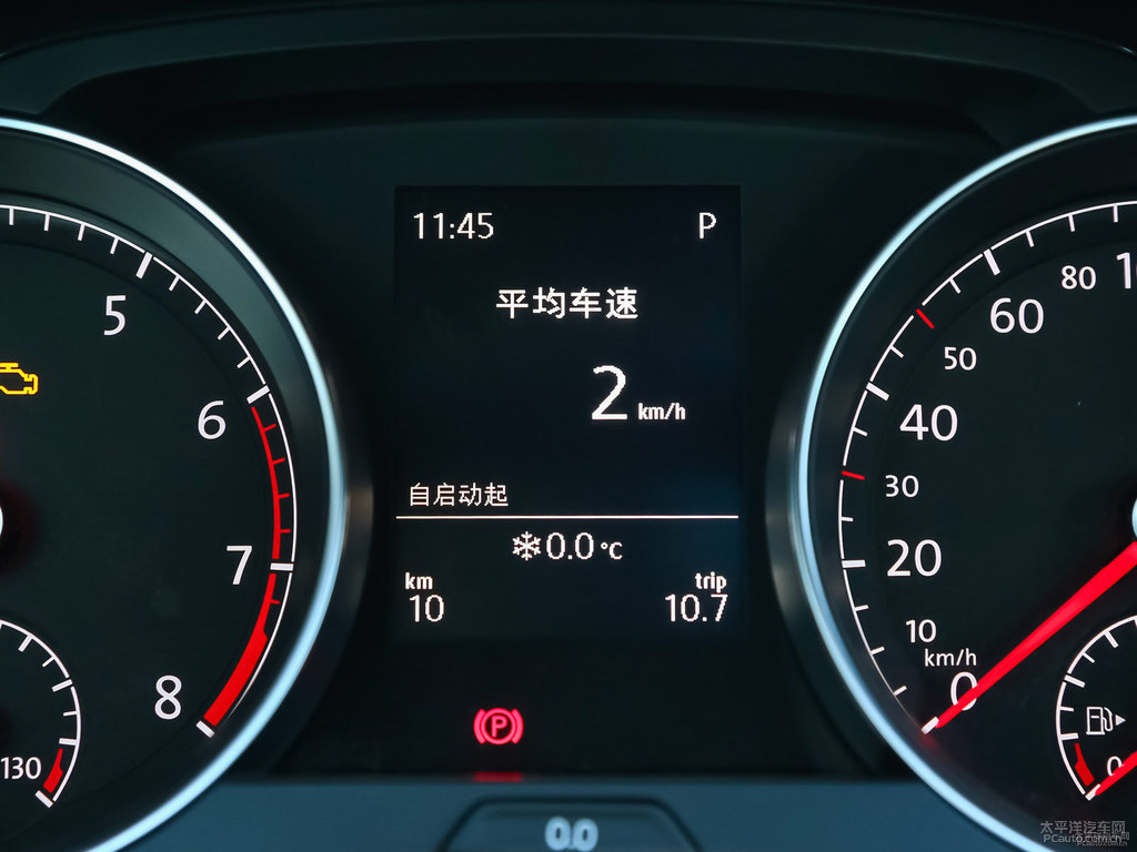 極地白高爾夫中控內(nèi)飾圖片