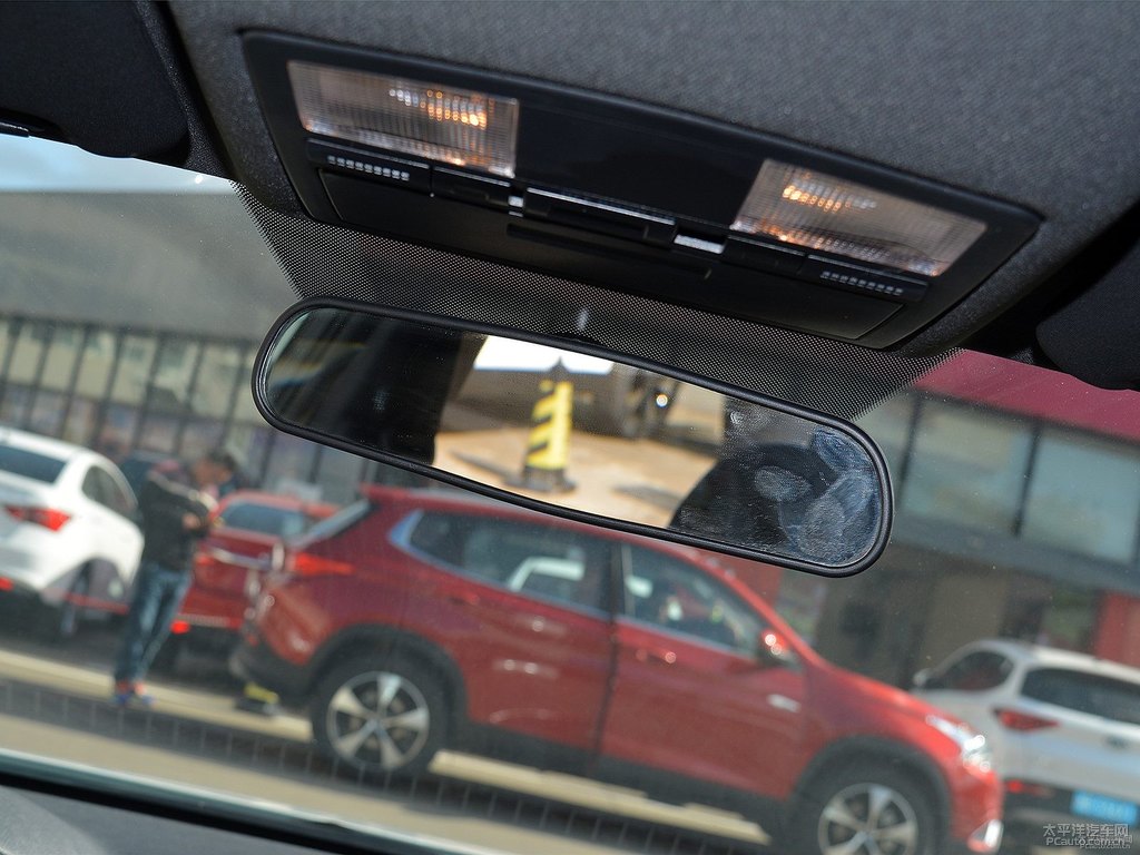 北極白奔騰B70車廂內(nèi)飾圖片