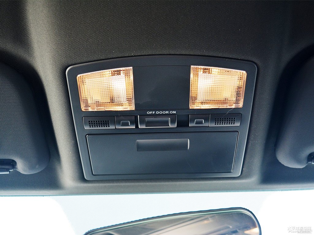 北極白奔騰B70車(chē)廂內(nèi)飾圖片