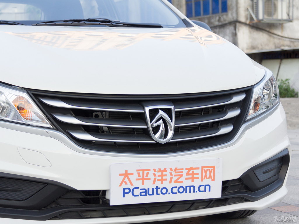 糖果白寶駿310車頭外觀圖片