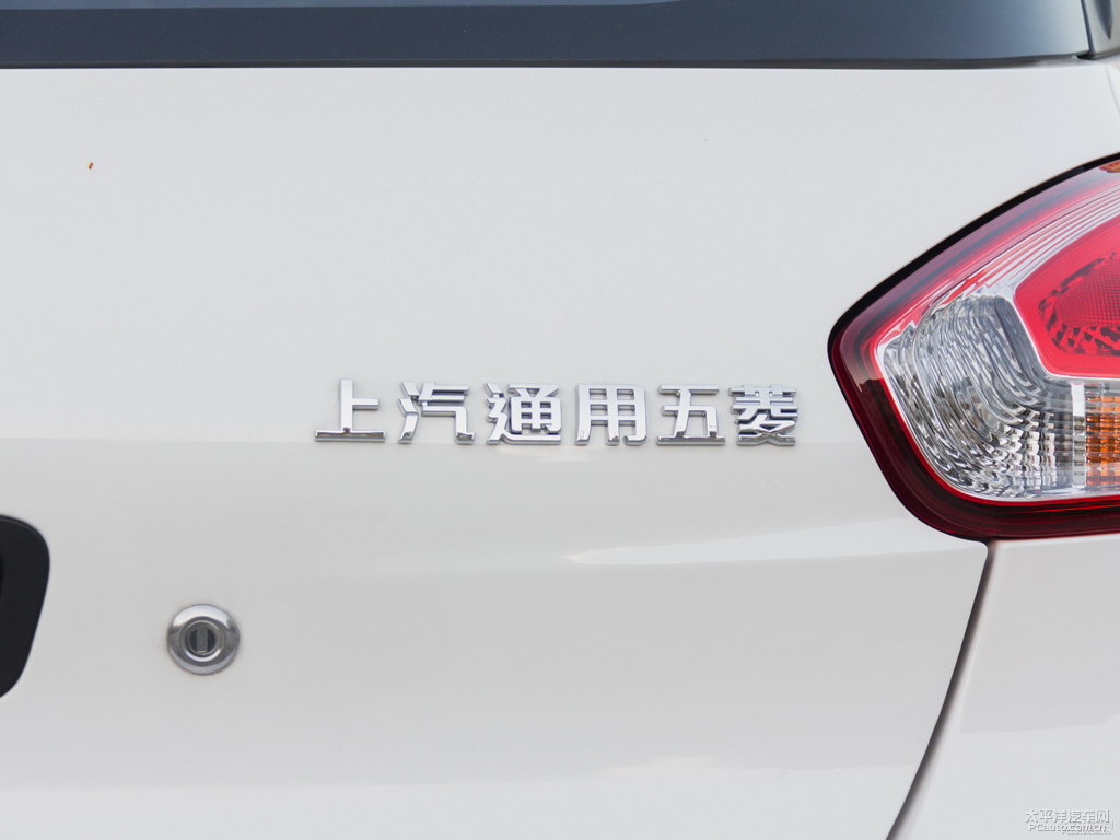 糖果白寶駿310車尾外觀圖片