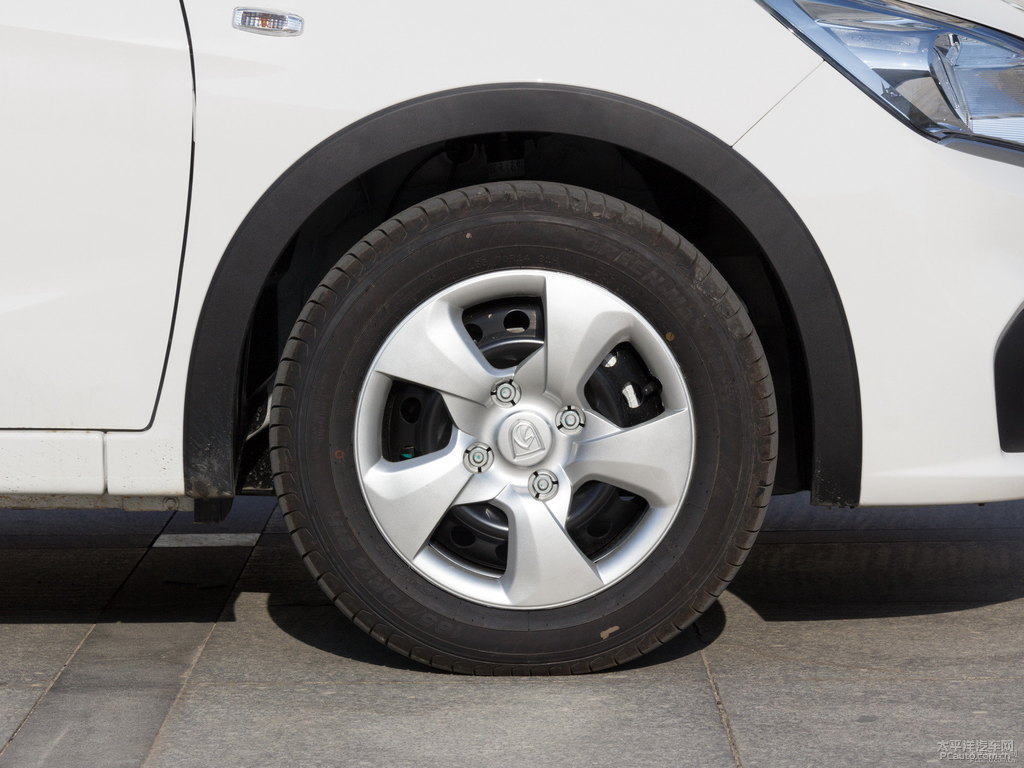 糖果白寶駿310車身外觀圖片