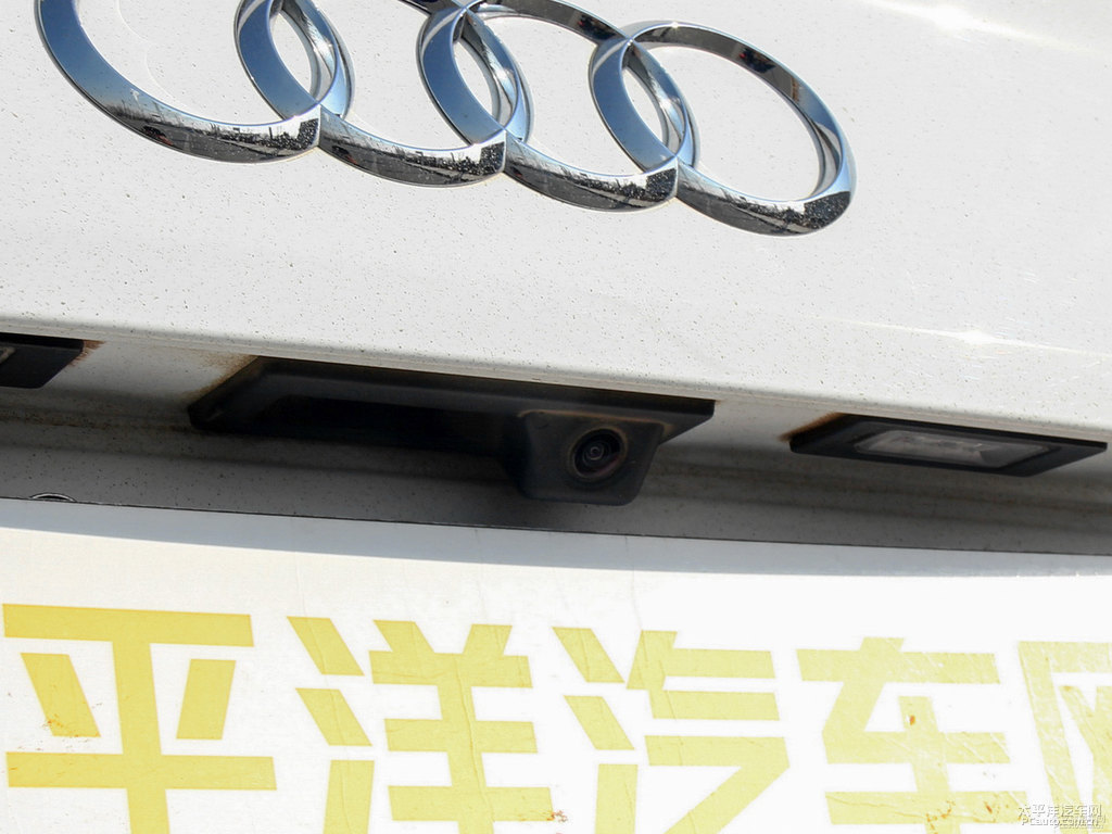 朱鷺白奧迪A4L車尾外觀圖片