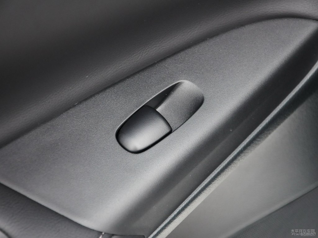 珠光白軒逸車廂內(nèi)飾圖片