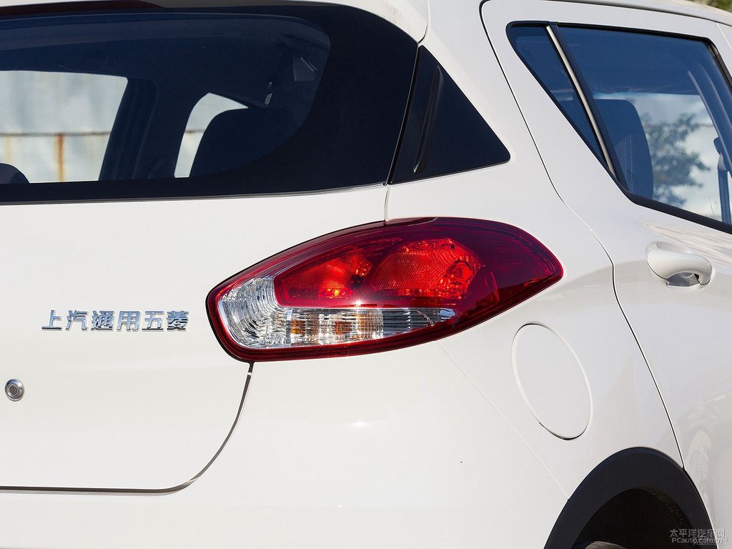 糖果白寶駿310車尾外觀圖片