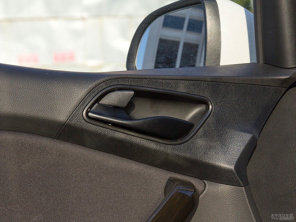 糖果白寶駿310車廂內(nèi)飾圖片
