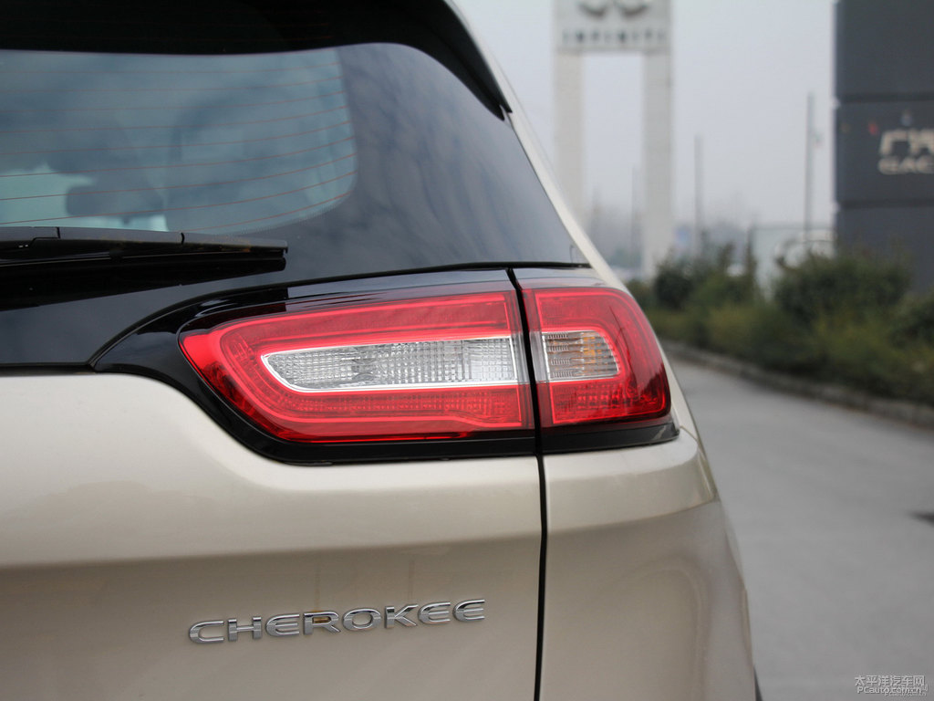 流沙金自由光車(chē)尾外觀圖片