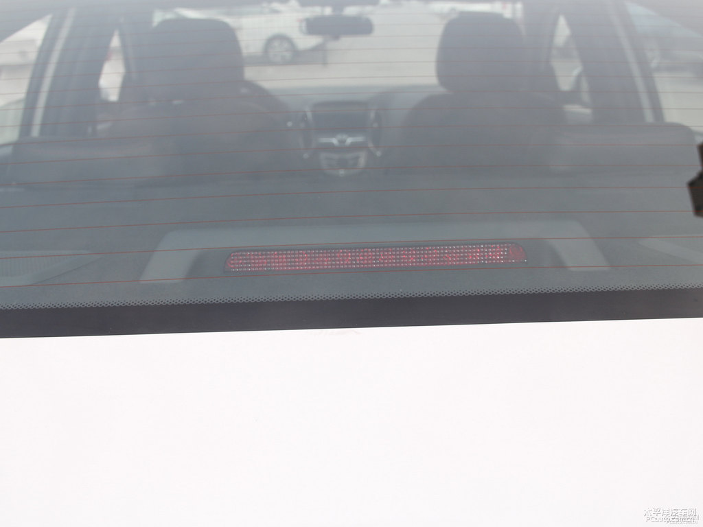 俊逸白艾瑞澤5車身外觀圖片