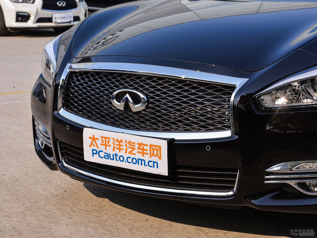 紫玉黑英菲尼迪Q70L車頭外觀圖片