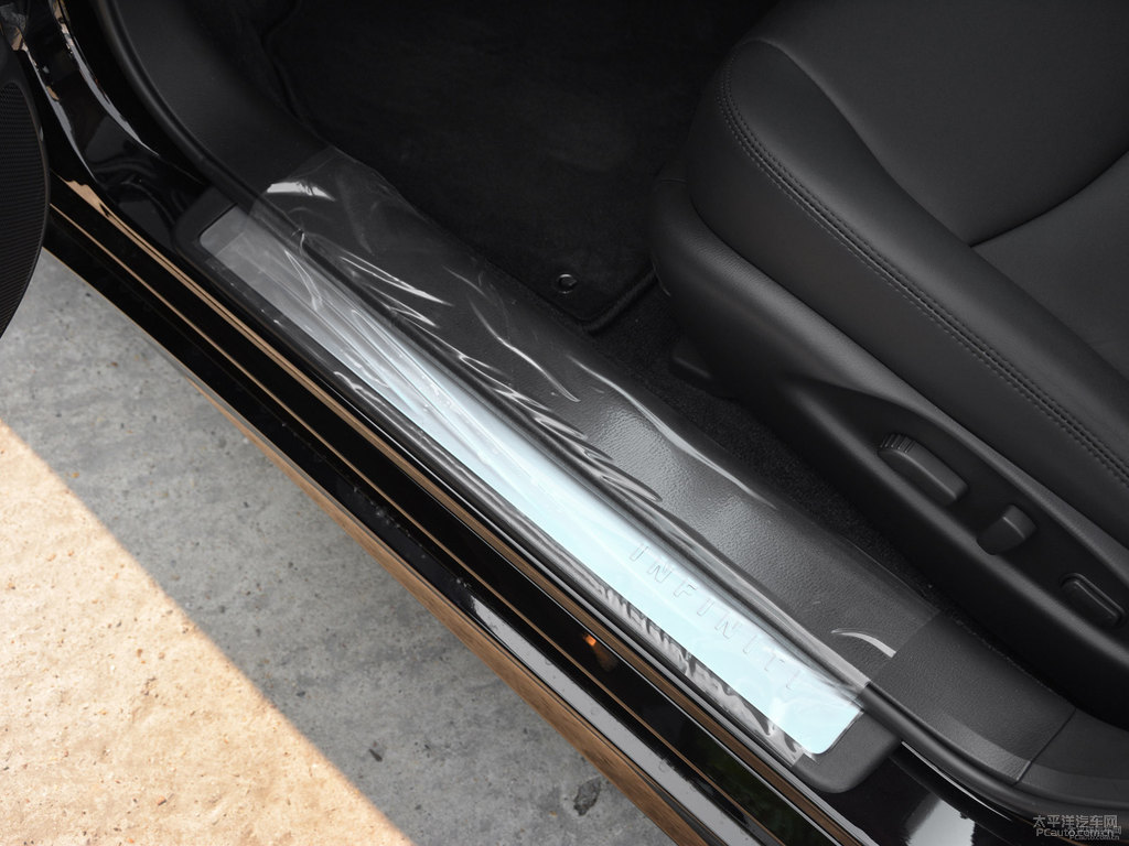 紫玉黑英菲尼迪Q70L車廂內(nèi)飾圖片